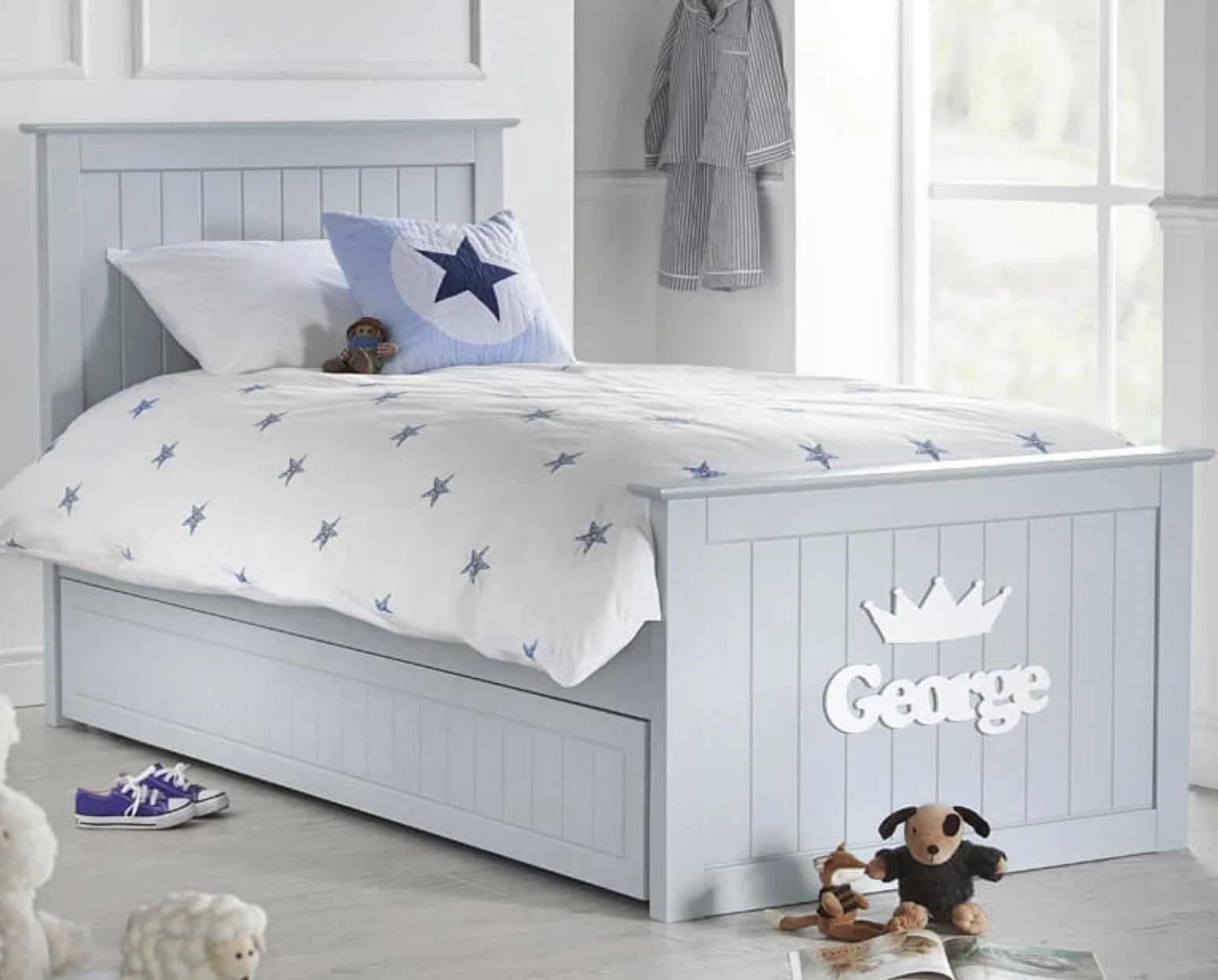 E2 HFE Bed with Name & Crwon .jpg