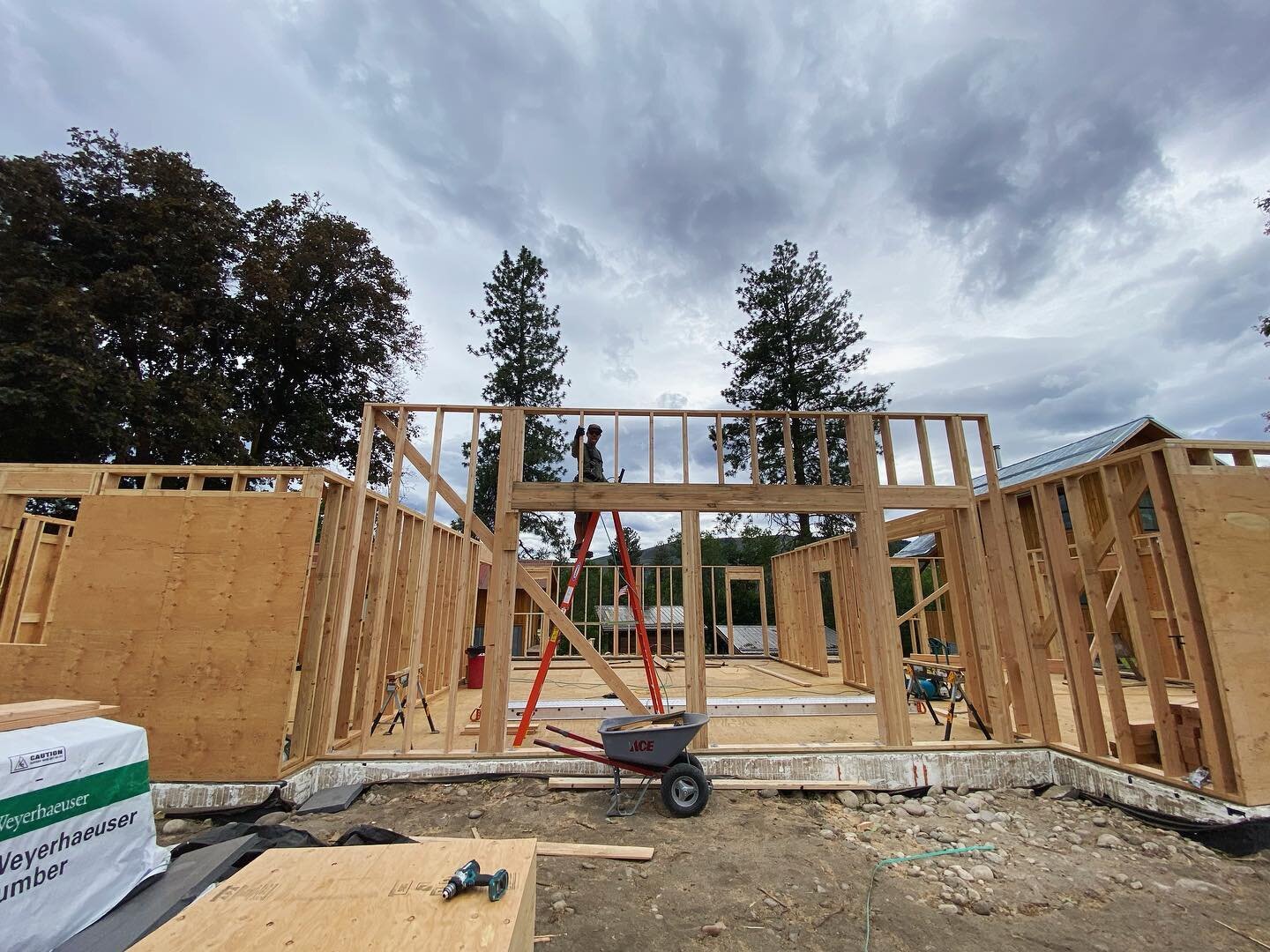 *Hostel Construction Update*
Things are really starting to take shape around here. Crazy to think the original hostel was still standing just a little over two months ago! 
Shoutout to the Monark construction crew (including Paul, of course) for all 