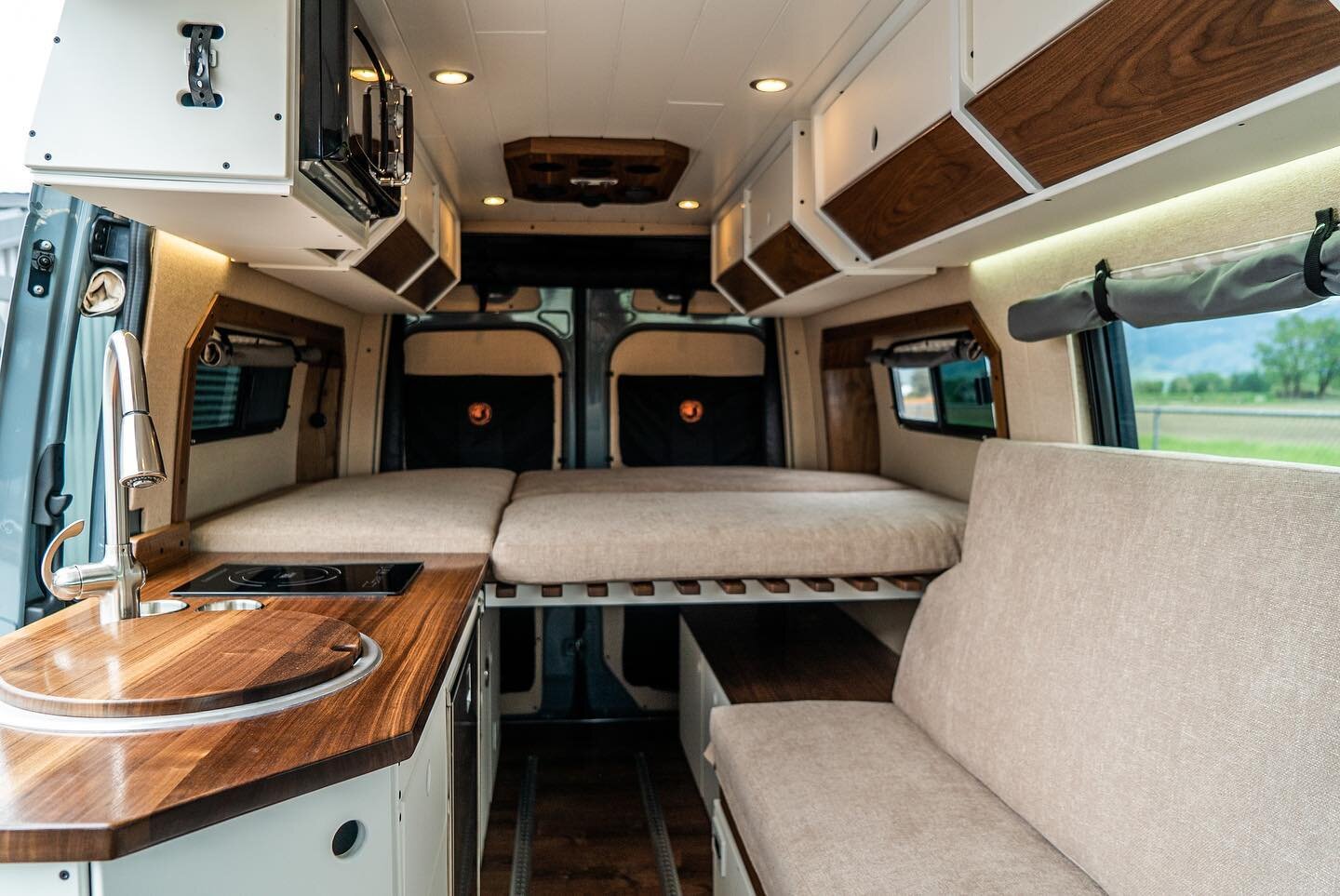 Don&rsquo;t let anyone tell you that you can&rsquo;t have it all! Head over to our website and let us know what you want in your van, and we&rsquo;ll make it happen! 2 beds, a lounge area, and a full kitchen? You got it! 

#ruggedliberation 
📸: @ten