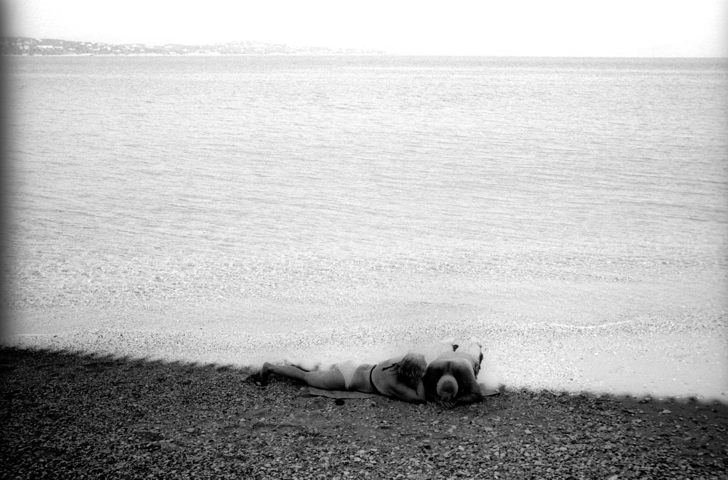 BEACH COUPLE ILFORD 038.jpg