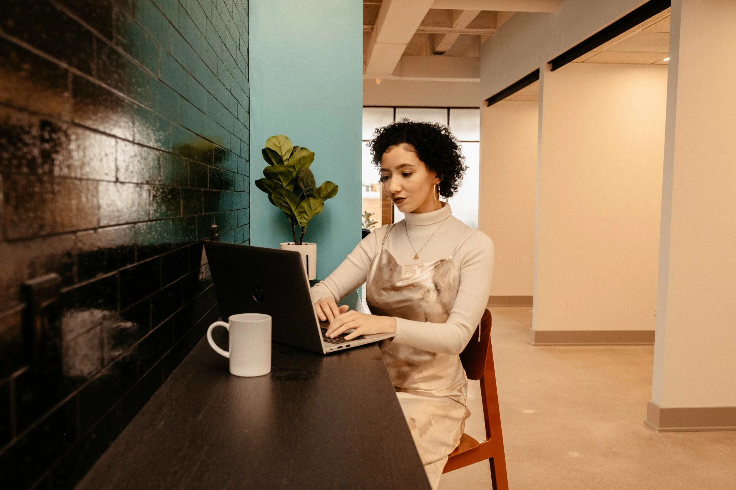 6 Tips for Remote Work While Traveling | 25N Coworking