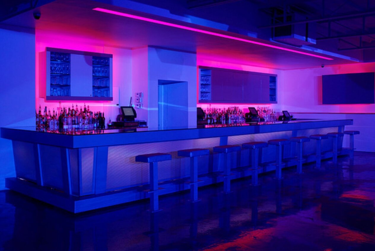 custom-designs-mike-boles-designbuild-bar-compound.jpeg