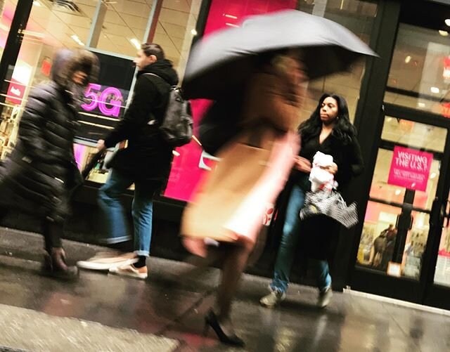Rainy day | NYC 
#igersofnewyork #ig_northamerica #instagramnyc @instagram #igers #photooftheday #pixoftheday #seemycity #newyorkcity #newyork #nyc #citylife #cityliving #photojournalism #streetphotography #photography #reportage #documentary #foundm
