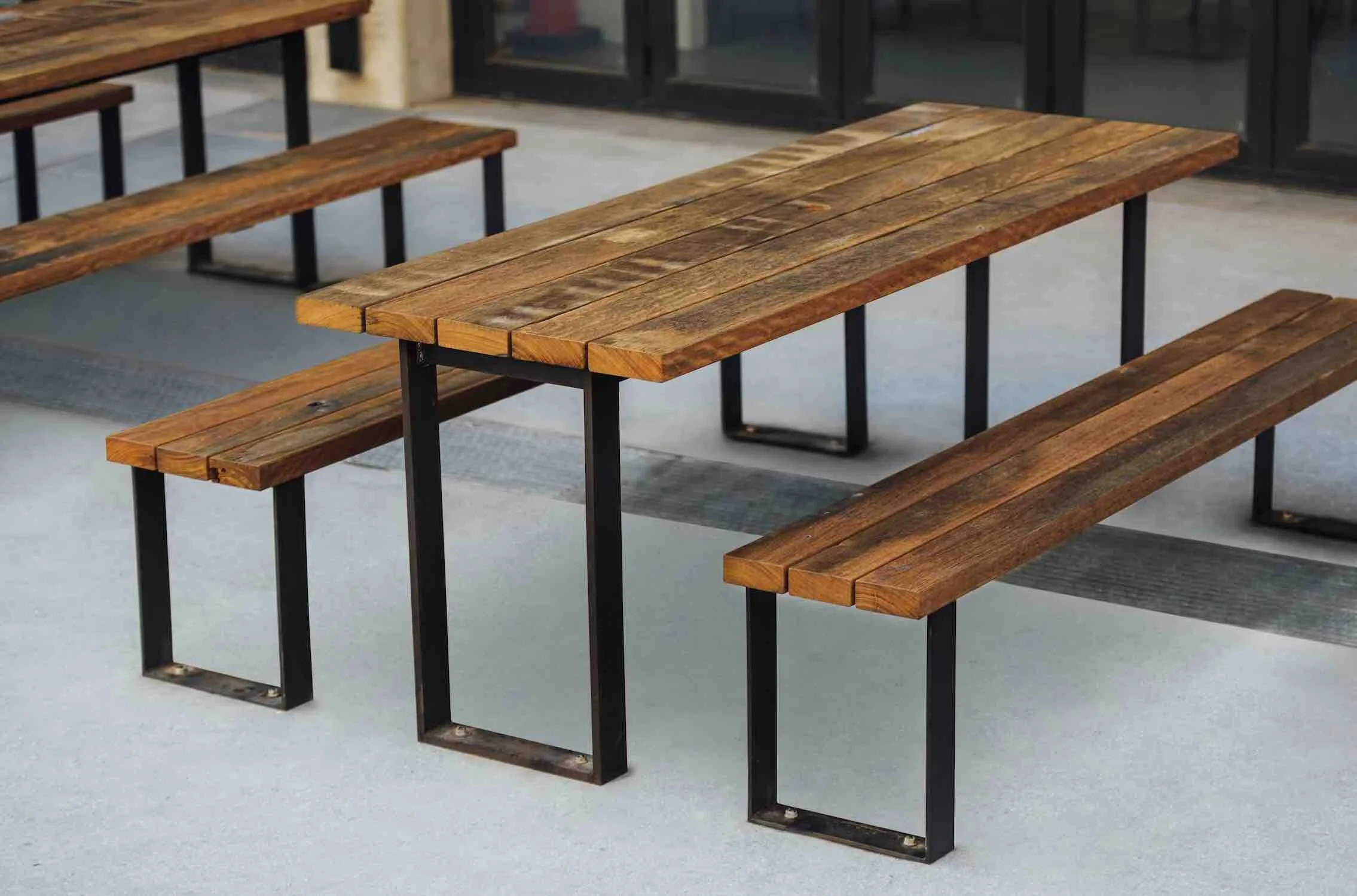 KINGSBOROUGH TABLE