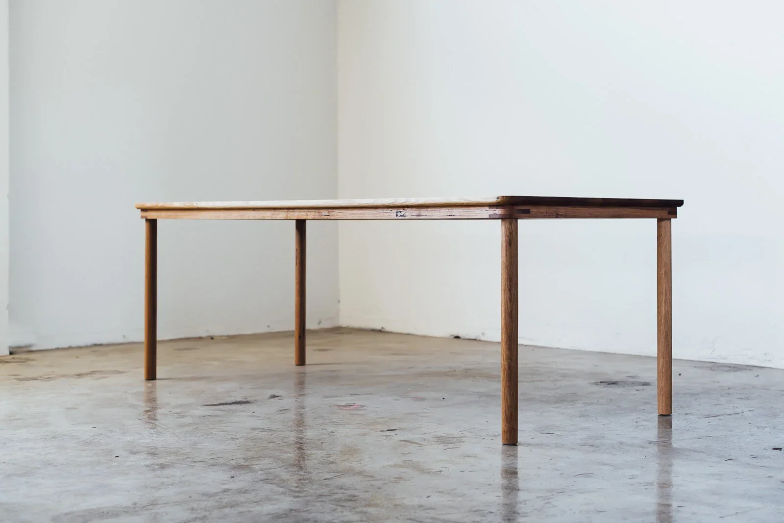 Round Leg Table