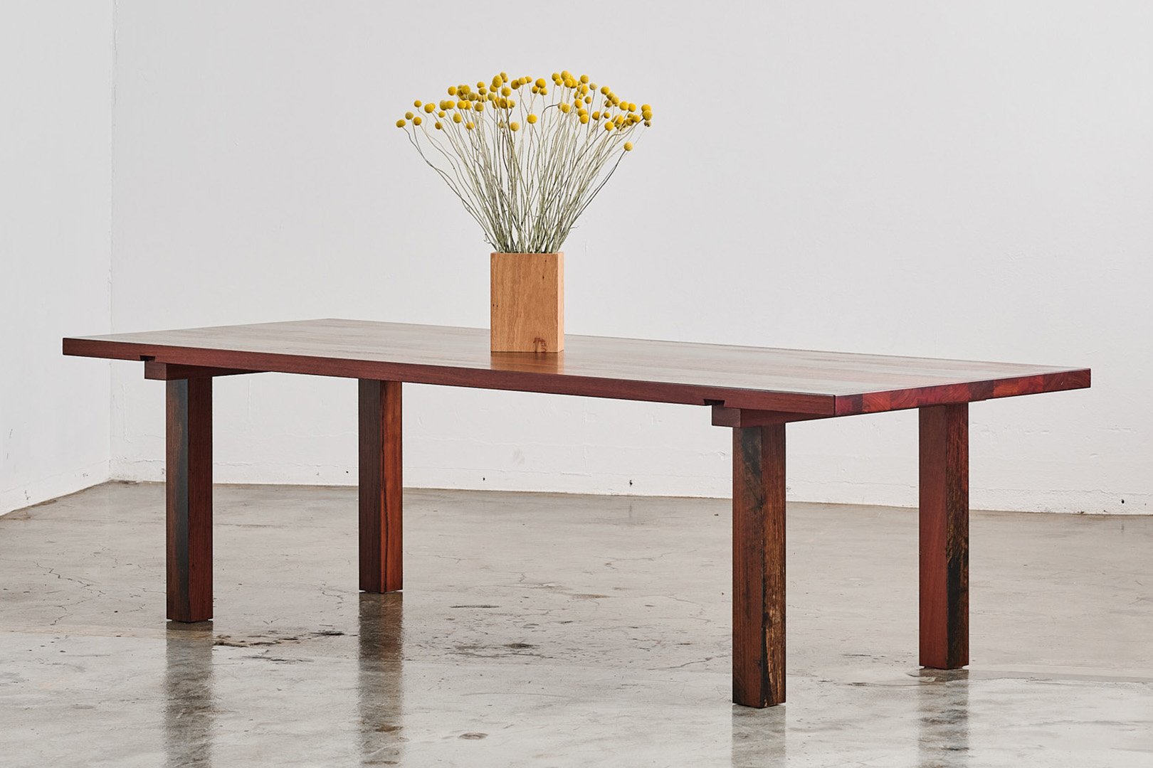 DOVETAIL TABLE