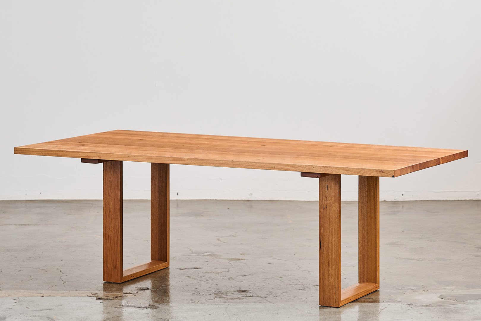 HOOP LEG TABLE