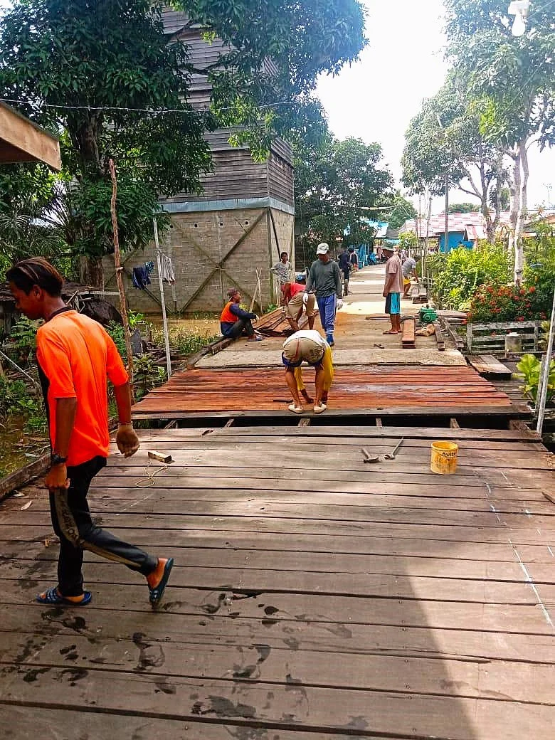 UD Rusli-reclaimed ulin source.jpg