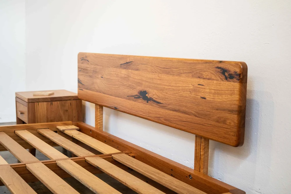 BED BED WITH RECYCLED TIMBER | Thor's Hammer