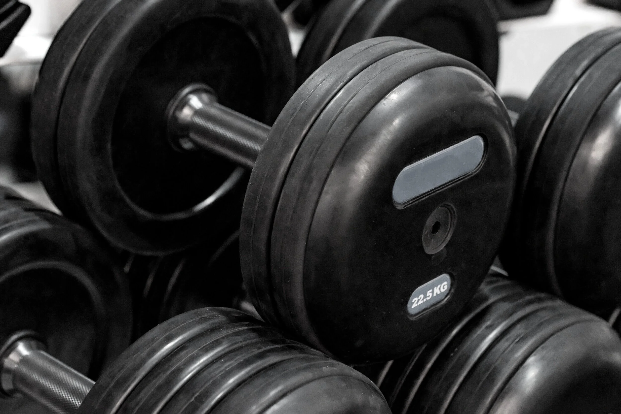 closeup-image-of-several-black-chrome-dumbbells-8ZRC7ME.jpg