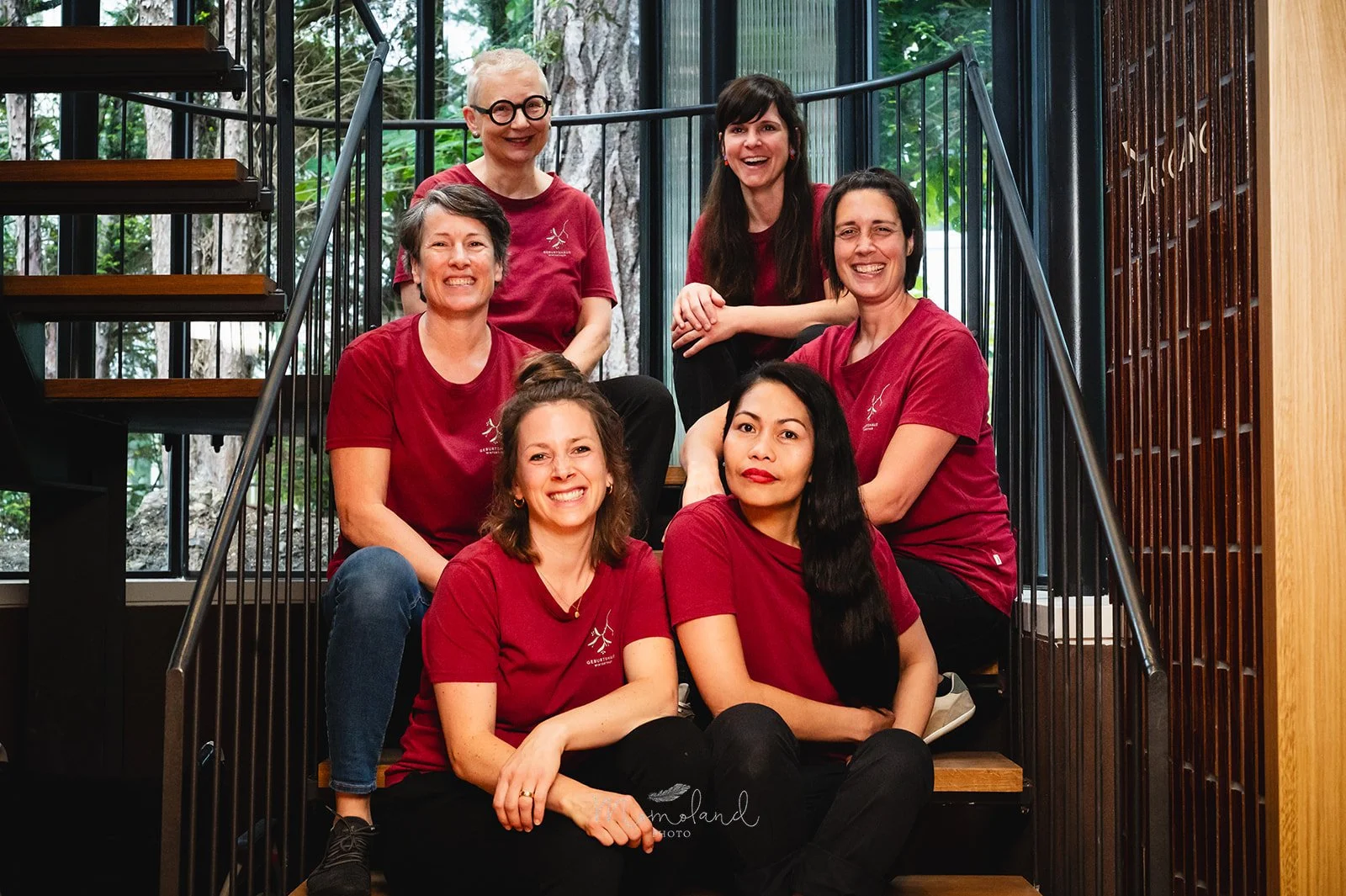 Im Hintergrund für euch da.