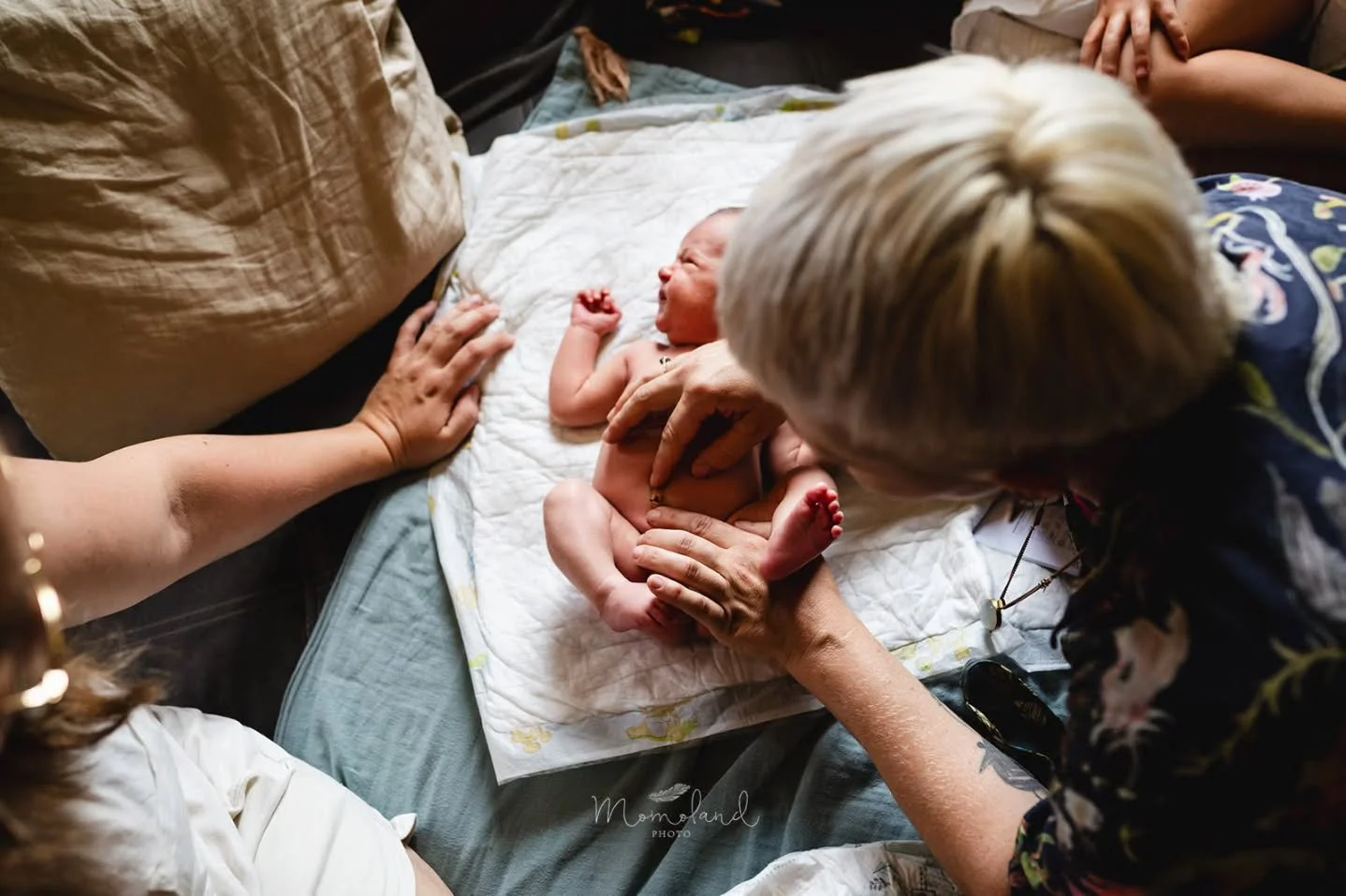 { Nabelpflege. } 

#ImWochenbett 

Desinfizieren mit Octenisept, Calendula-Essenz, 70-prozentigem Alkohol &ndash; oder gar nichts tun? 

Vielleicht hast du bez&uuml;glich Nabelpflege auch schon unterschiedliche Empfehlungen geh&ouml;rt. 

Im Geburtsh