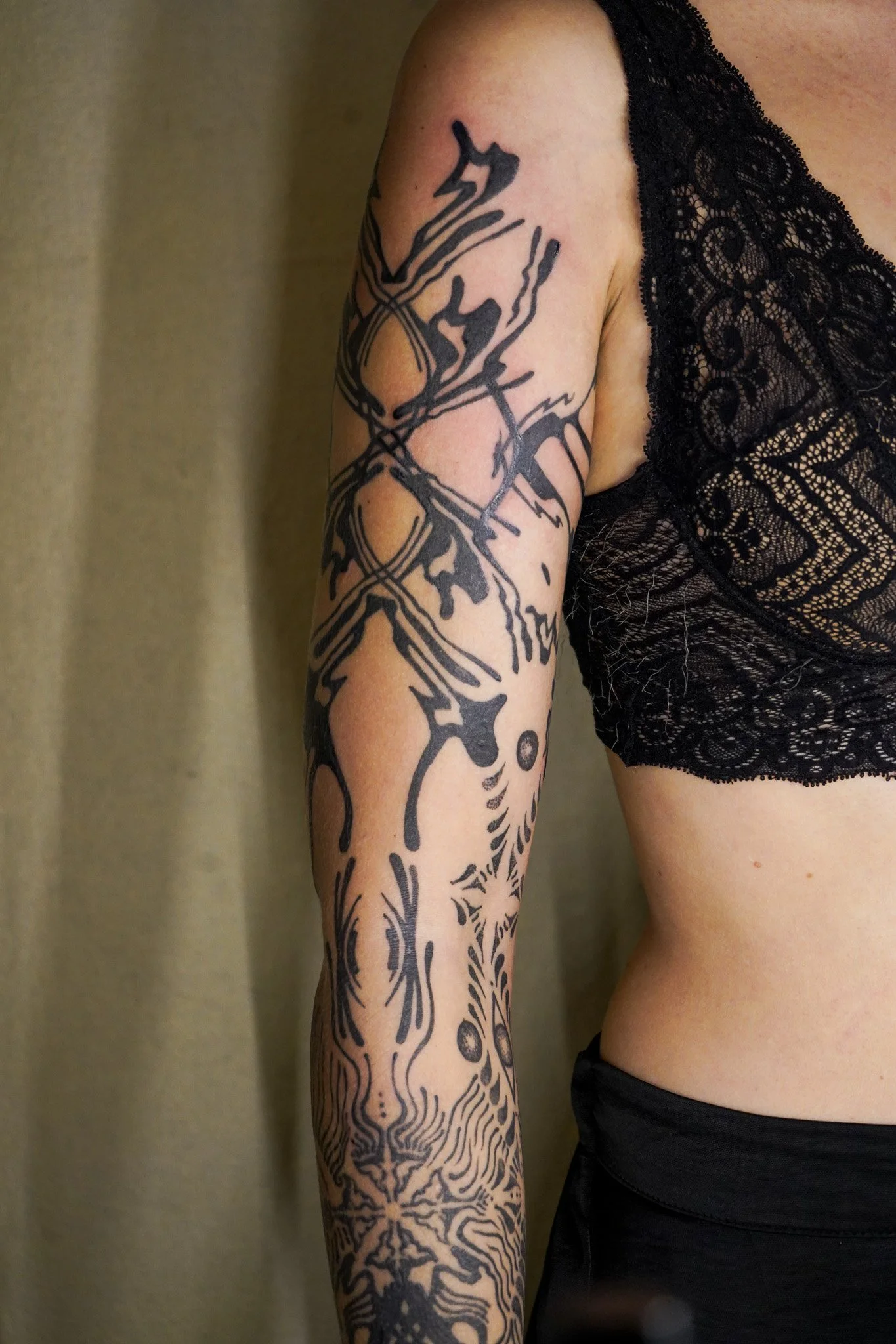 SARRITAH TATTOO _ ABSTRACT NEOTRIBAL ARM JANA 1.jpg