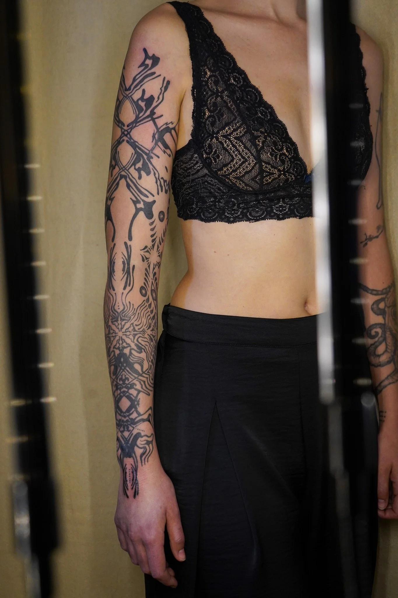 SARRITAH TATTOO _ ABSTRACT NEOTRIBAL ARM JANA 3.jpg