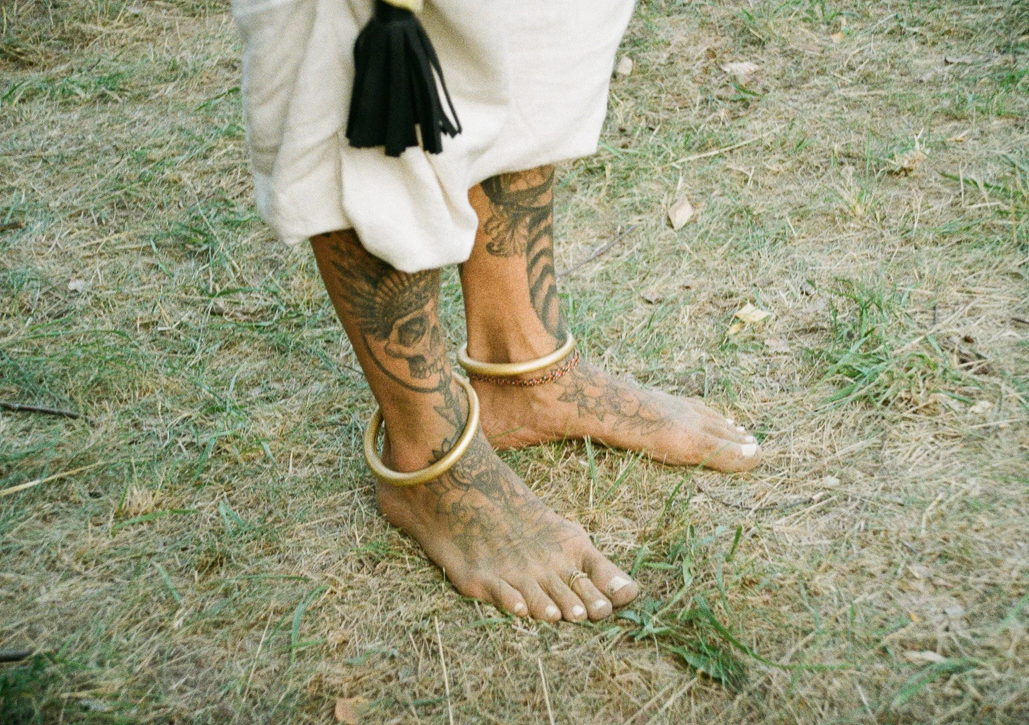 SARRITAH _ ANALOG PHOTOGRAPHY _ BAREFEET.jpg