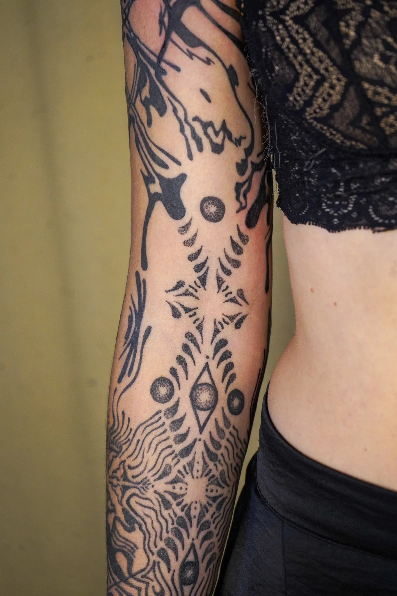 SARRITAH TATTOO _ ABSTRACT NEOTRIBAL ARM JANA 2.jpg