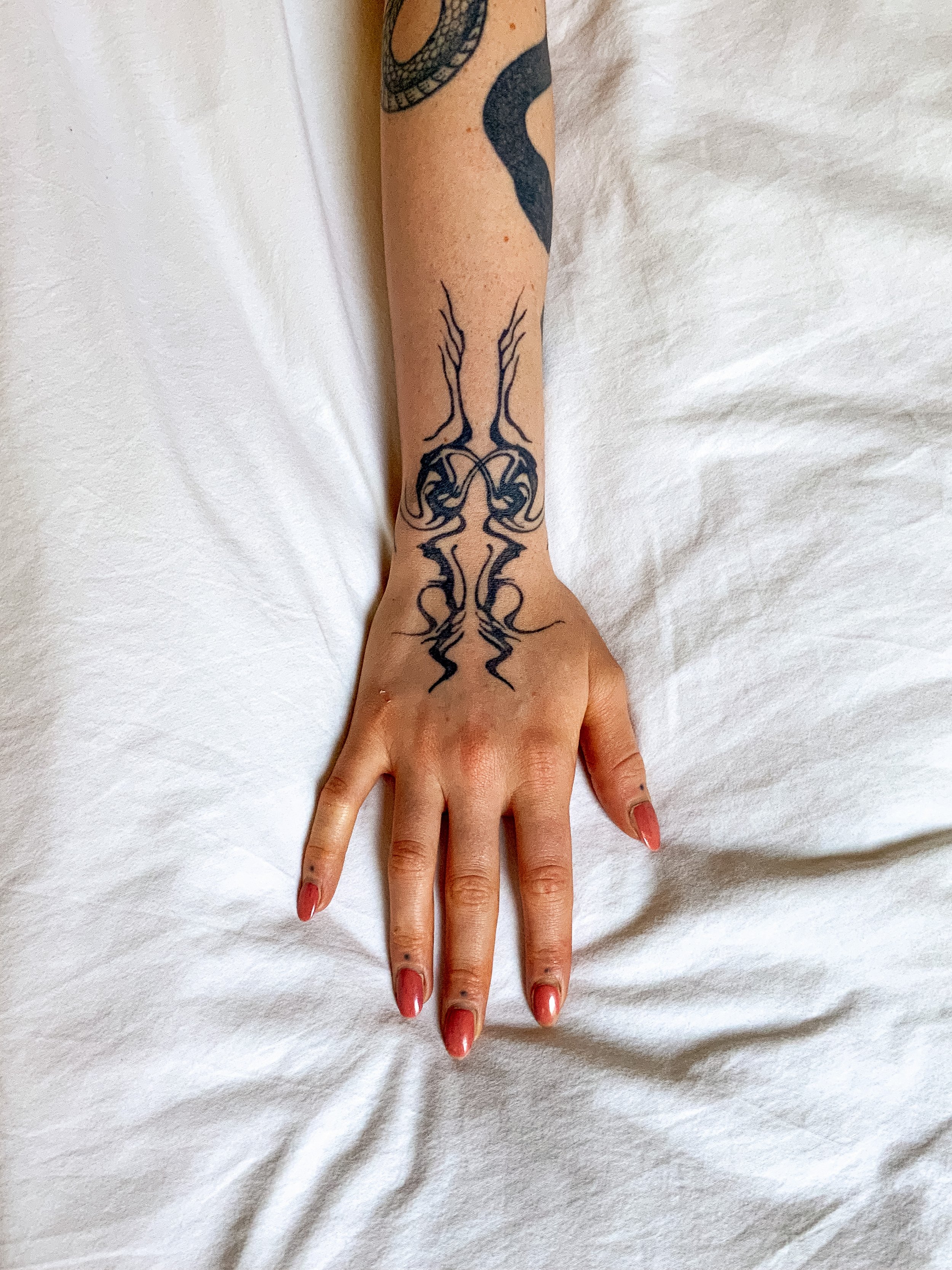 SARRITAH TATTOO _ ABSTRACT NEO TRIBAL ALIEN HAND .jpg