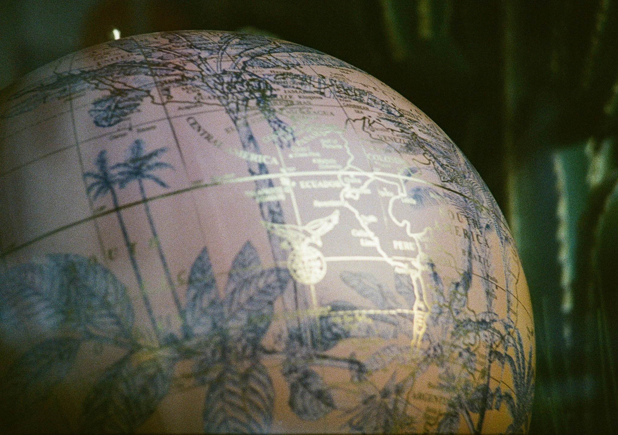 SARRITAH _ ANALOG PHOTOGRAPHY _ GLOBE.jpg