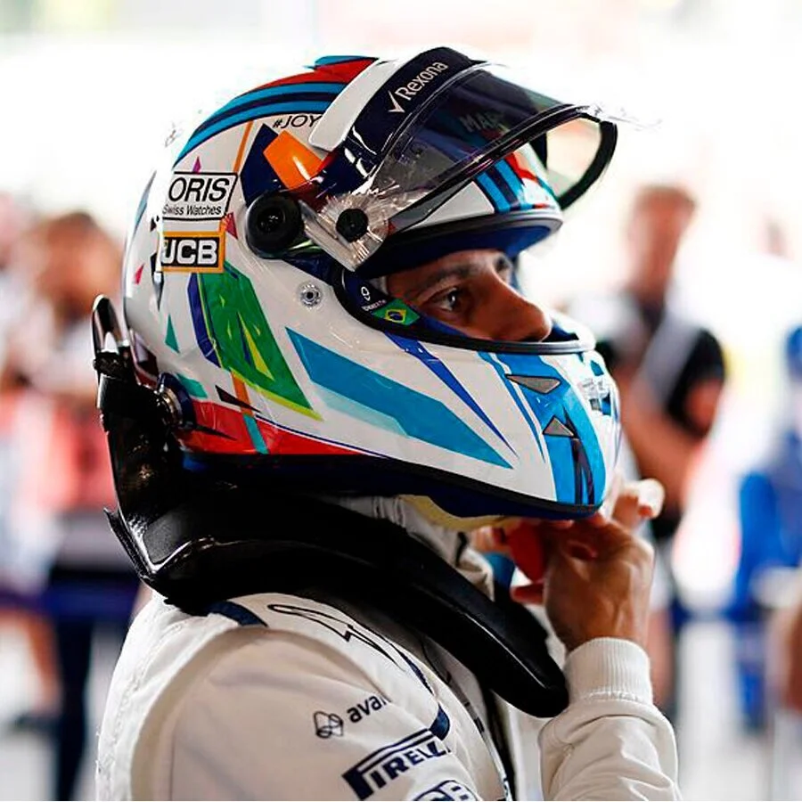 Felipe Massa drives with Kenor's helmet