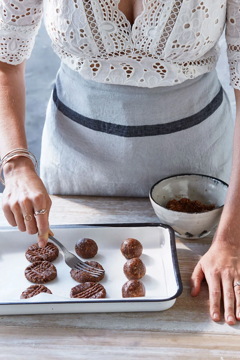 No-Bake Vegan Macadamia and Choc Chip Cookies