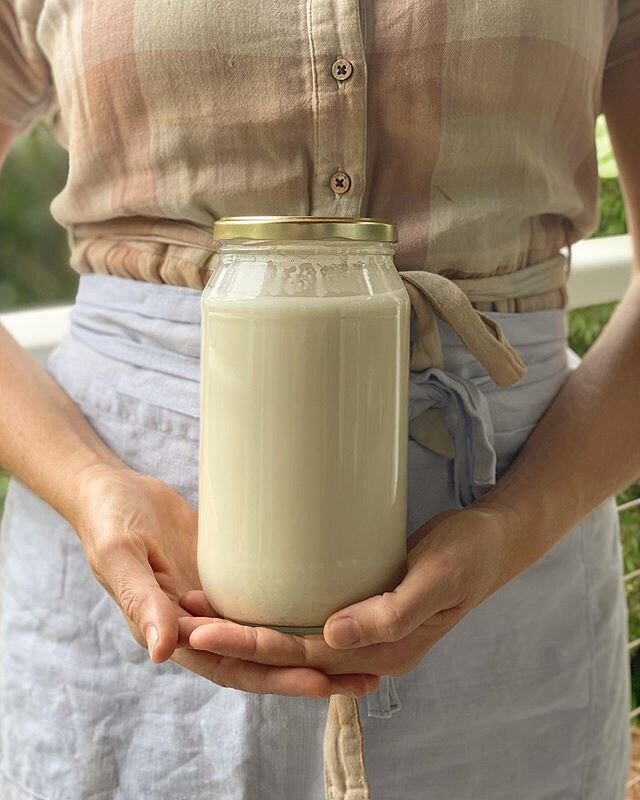 Archie&rsquo;s favourite home made nut milk 🍶A great DIY recipe as you can make it super creamy. And I&rsquo;ve got some hacks too if you haven&rsquo;t soaked your nuts! It&rsquo;s delicious in porridge, golden lattes, everything. Plus it also makes