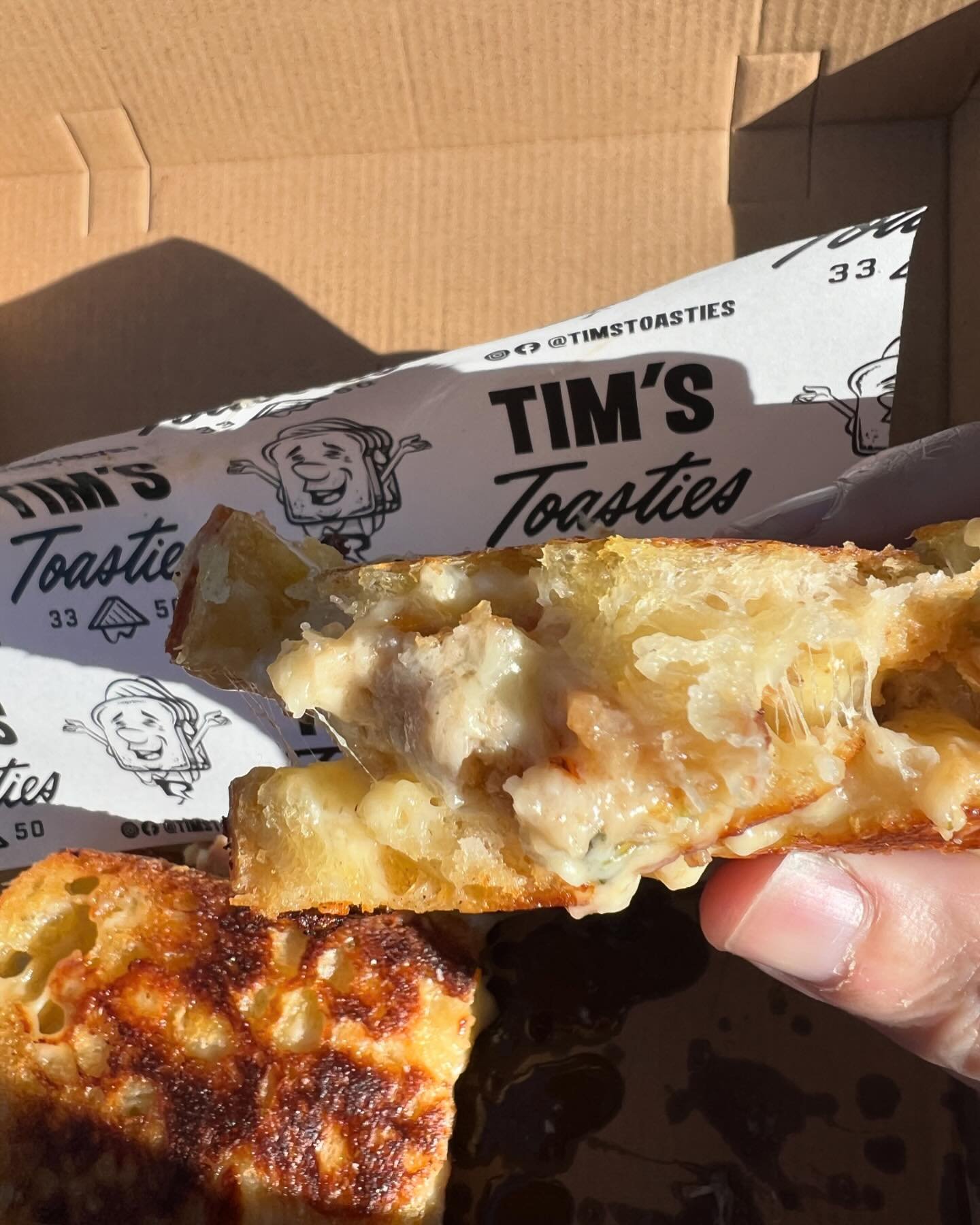 🤤 A toastie for breakfast! The Buffy the Vampire Slayer - lots of garlic, cheese and chicken 🧄🧀🐔

Thanks @timbonefood! It was beautiful 🙏