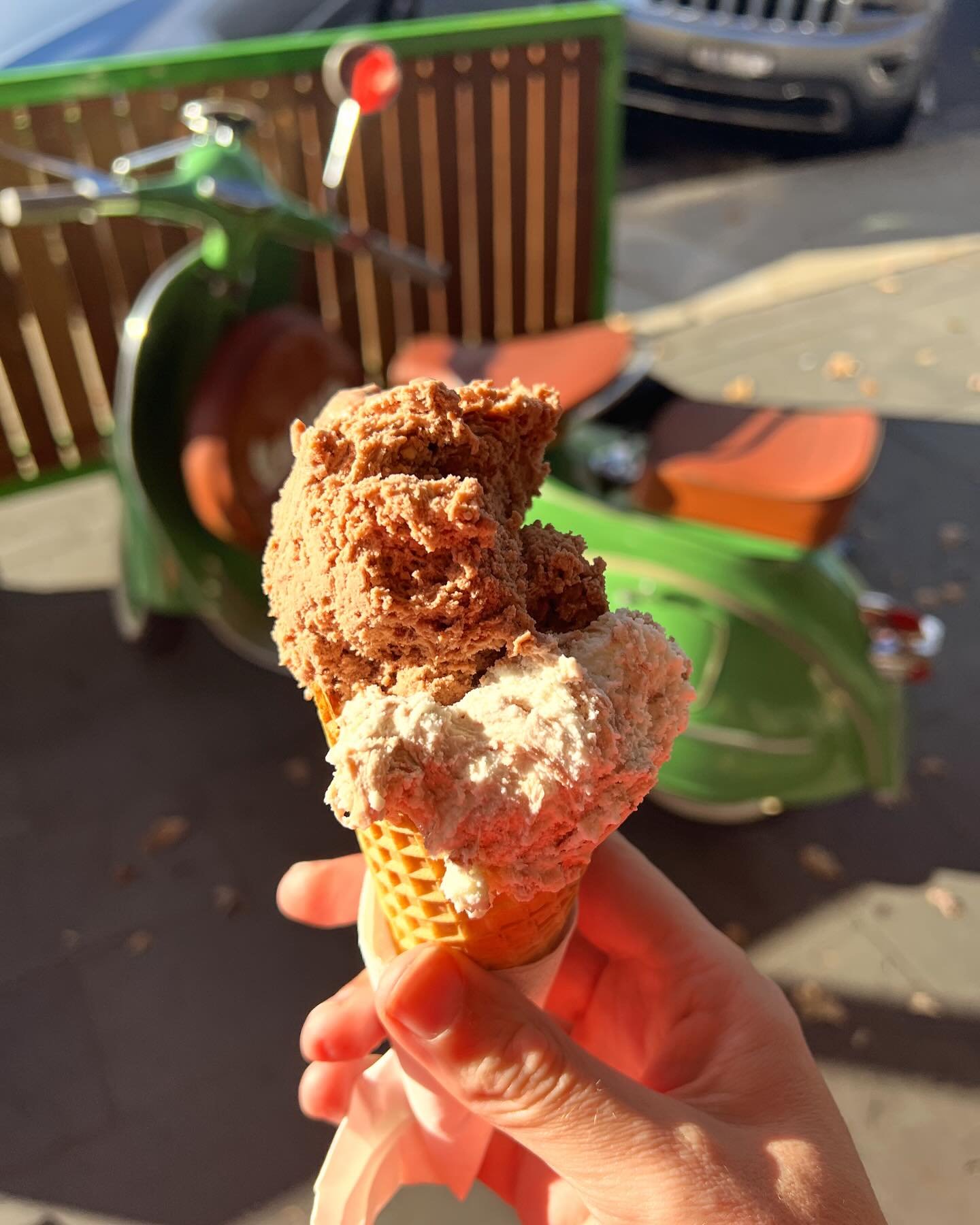 ☀️ What a beautiful day for Ballarat Heritage Festival! It may only be 11&deg; but it&rsquo;s sunny, so therefore Il Piccolo Gelato was needed 🍦

☕️🍽️ After brunch at @commongroundballarat, I popped into the Heritage Garden Party at @barklysquareba