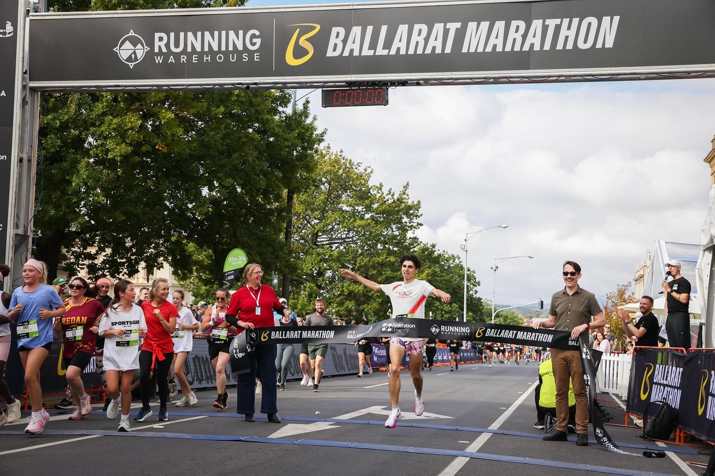 🏃 Day 1 of the @ballaratmarathon today! Well done to everyone that ran today, you were all incredible! 👏 

🏆 What an honour to hold the banner with @catherine_kingmp today for the 5km race winners - men&rsquo;s and women&rsquo;s. 

🎉 Make sure yo