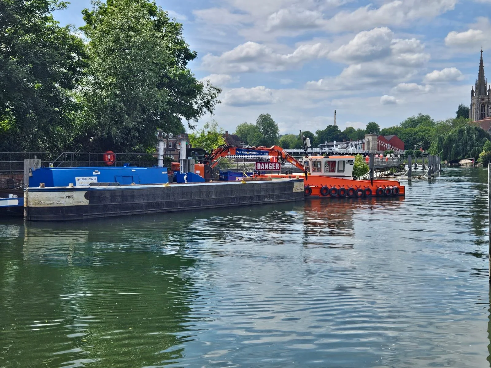 TM Star moving hopper barges
