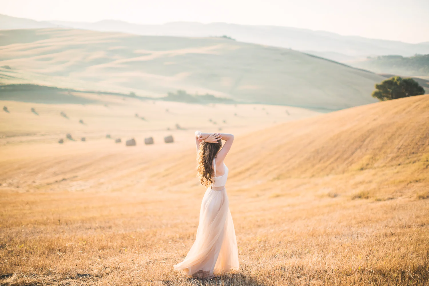 An inspiring photo shooting amidst the hills