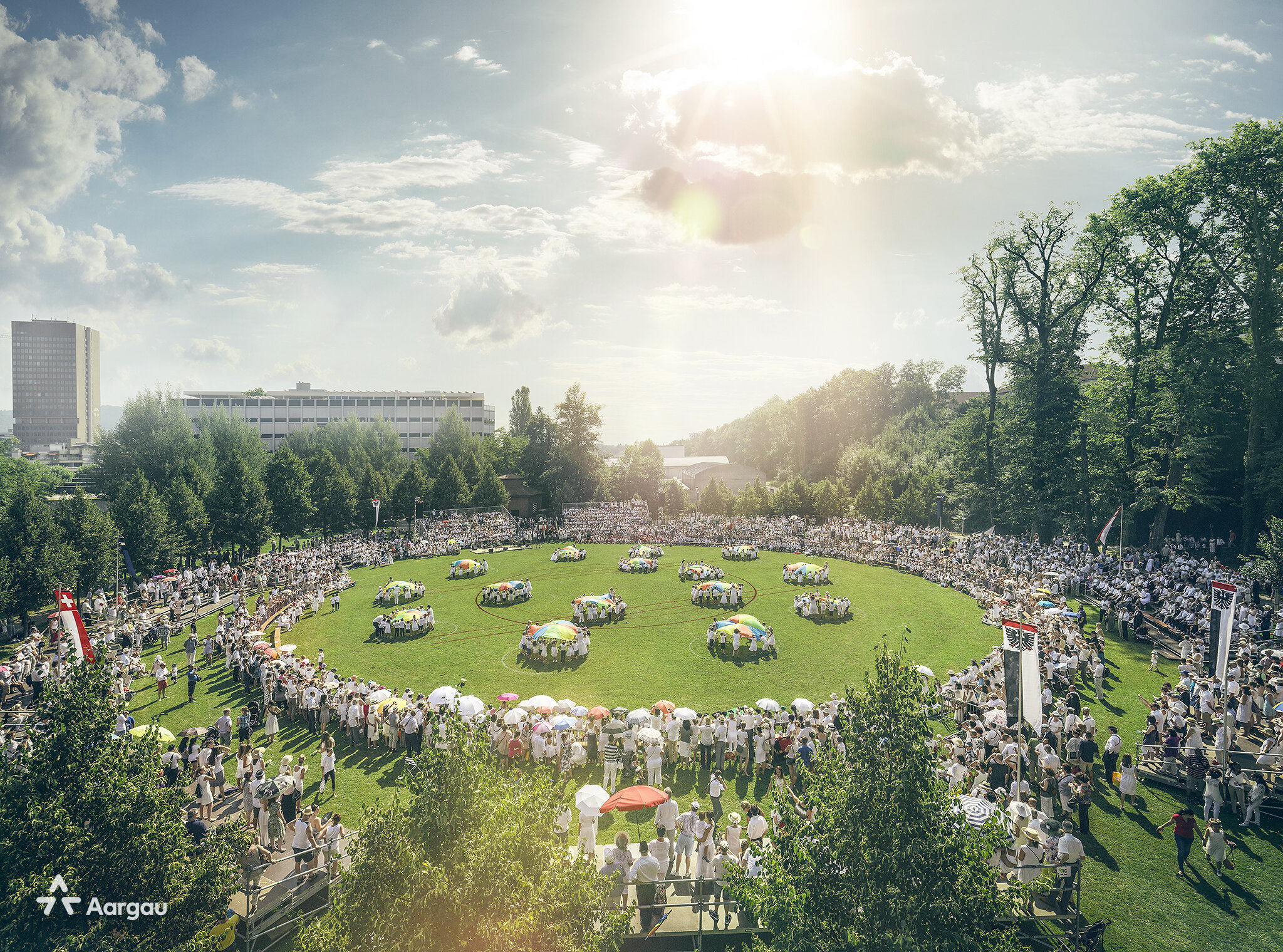 27_AT_Bildwelt_Aargau_Tourismus_Michel_Jaussi_MAIENZUG_AARAU_2015-07-03_3230_ret-2-2.jpg