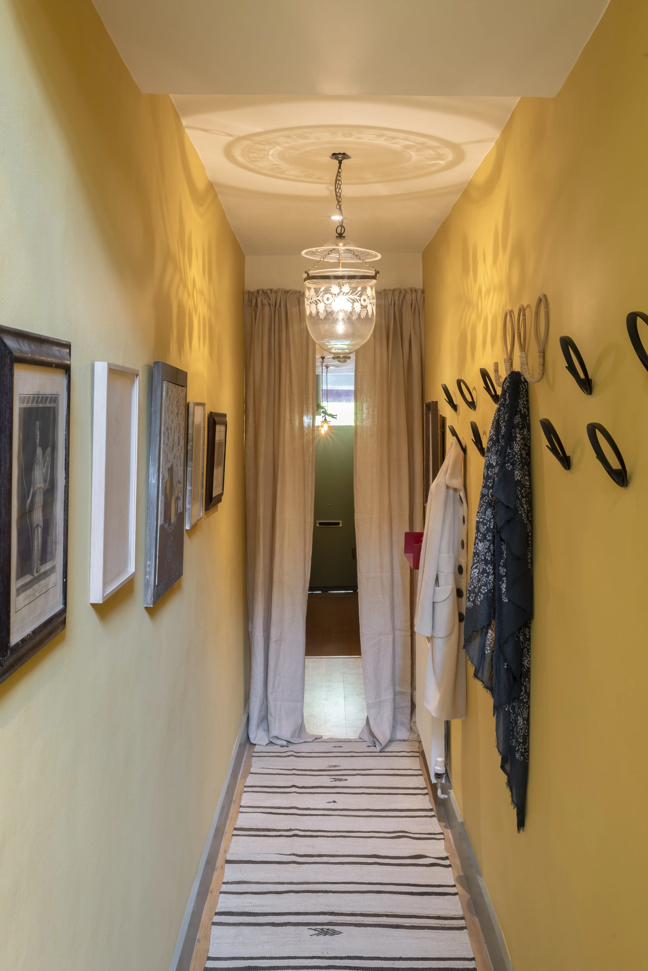 109a Clarendon Road, W11-21 Hallway.jpg