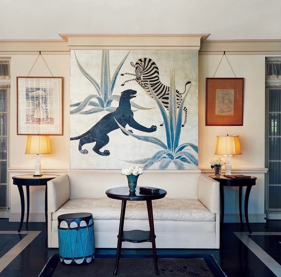A classic by Elsie de Wolfe 💙 the 1936 Beverly Hills home designed for Dorothy Di Frasso, with a beautiful mural painted by Charles Baskerville ! Timeless 🌟🌟