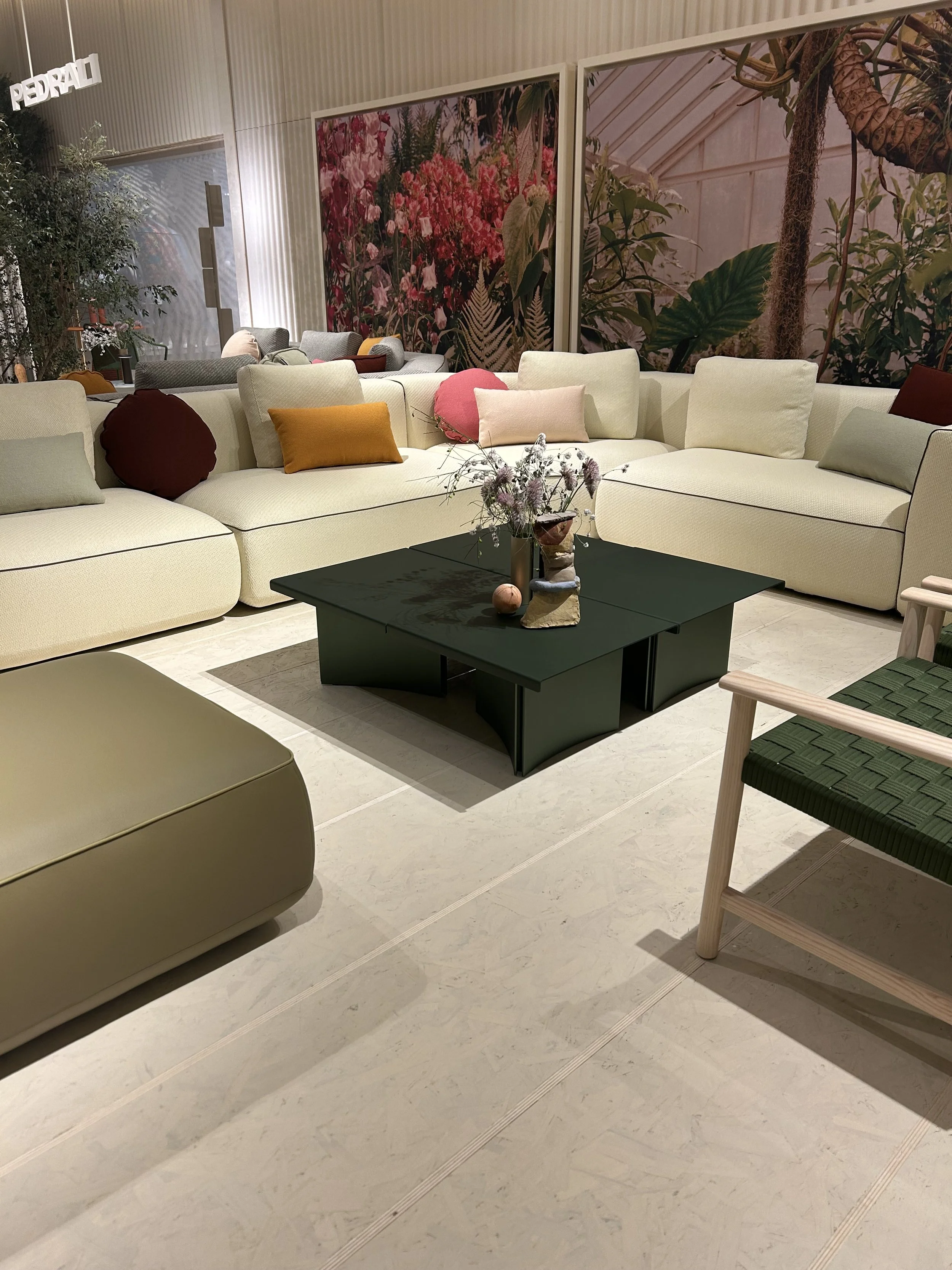 Estratto concave alu profiles make the table Pedrali