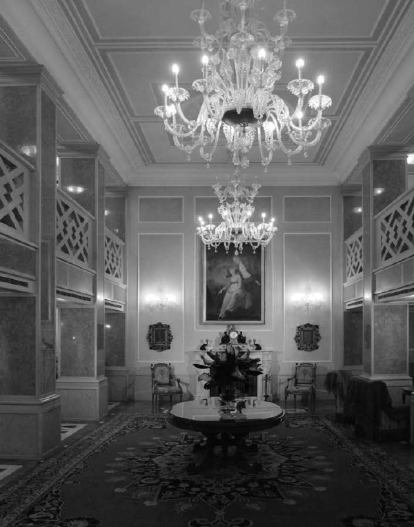 The-Luna-Hotel-Baglioni-by-Mart-Engelen_.png