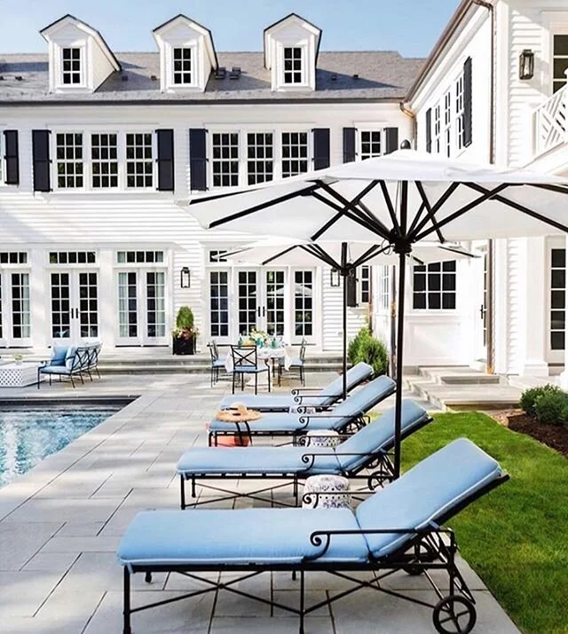 How gorgeous is this set up? Maybe it is the heat wave talking, but to me this backyard escape is as cool as it gets 💦
.
.
.
.
.
#exteriordesign #blackandwhitehome #summervibes #poolscene #northworksarchitects