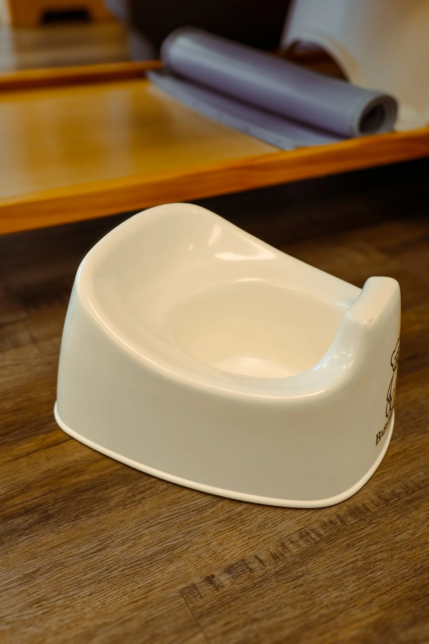 In much of mainstream U.S. culture, diapering remains the sole approach for years, with toileting introduced suddenly later. Montessori takes the opposite view: by normalizing toileting from the start of life, it is not a milestone to rush. Toileting
