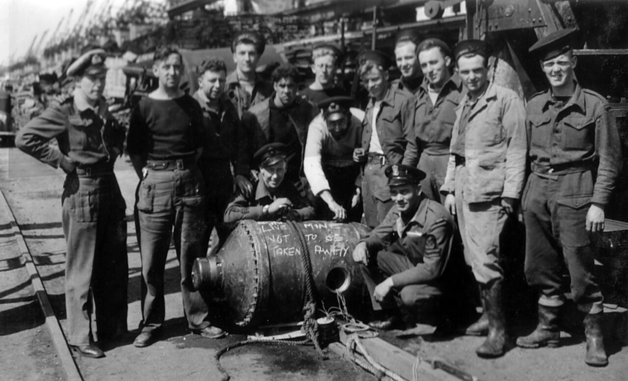  Lt George Gosse GC RANVR with 'P'Party 1571 after disarming GD 'Oyster' pressure mine at Bremen 7 May 1945 Lt George Gosse GC RANVR with 'P'Party 1571 after disarming GD 'Oyster' pressure mine at Bremen 7 May 1945 