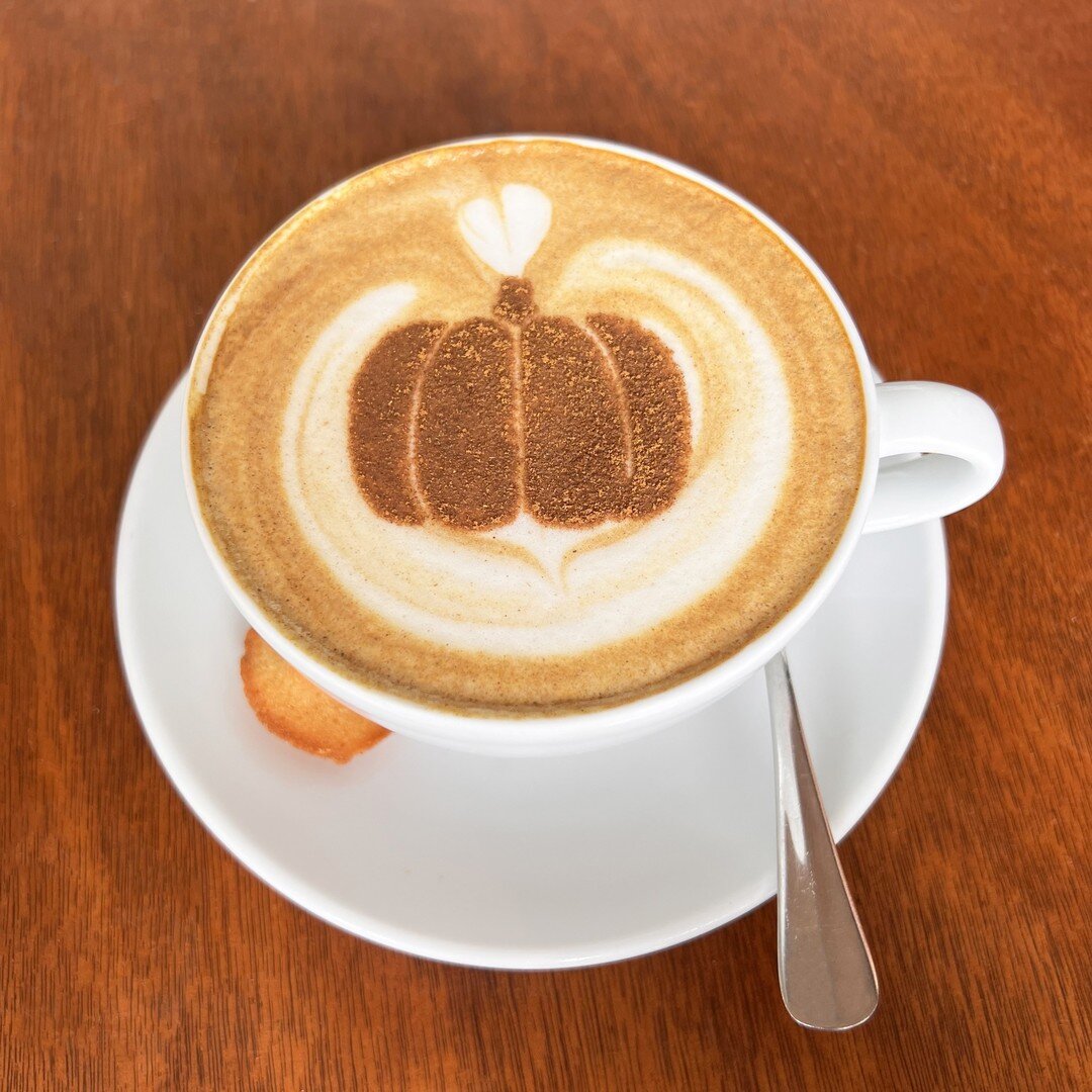 El Pumpkin Spice Latte 🎃☕️ que tu cuerpo necesita este #spookyseason. &iquest;Ya lo probaste?

Disponible &uacute;nicamente por el mes de octubre. 

#pumpkinspice #pumpkinspicelatte #coffeeaddict