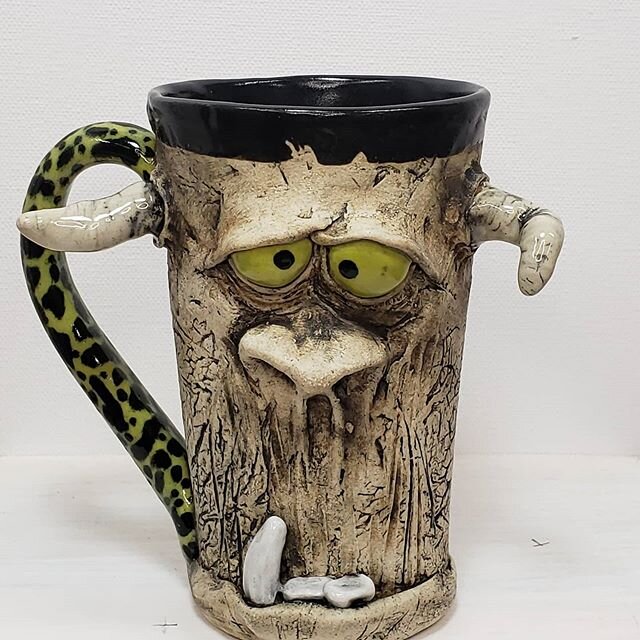 These little beast mugs feel so comfy in your grip.  I wasn't going to continue making this size.  Perhaps I made hasty decision.
What do you think, keep them or be done. .
.
.
Original#flatwhite#mugs#coffee#tea#charactermugs#monstermugs#handmade#cre