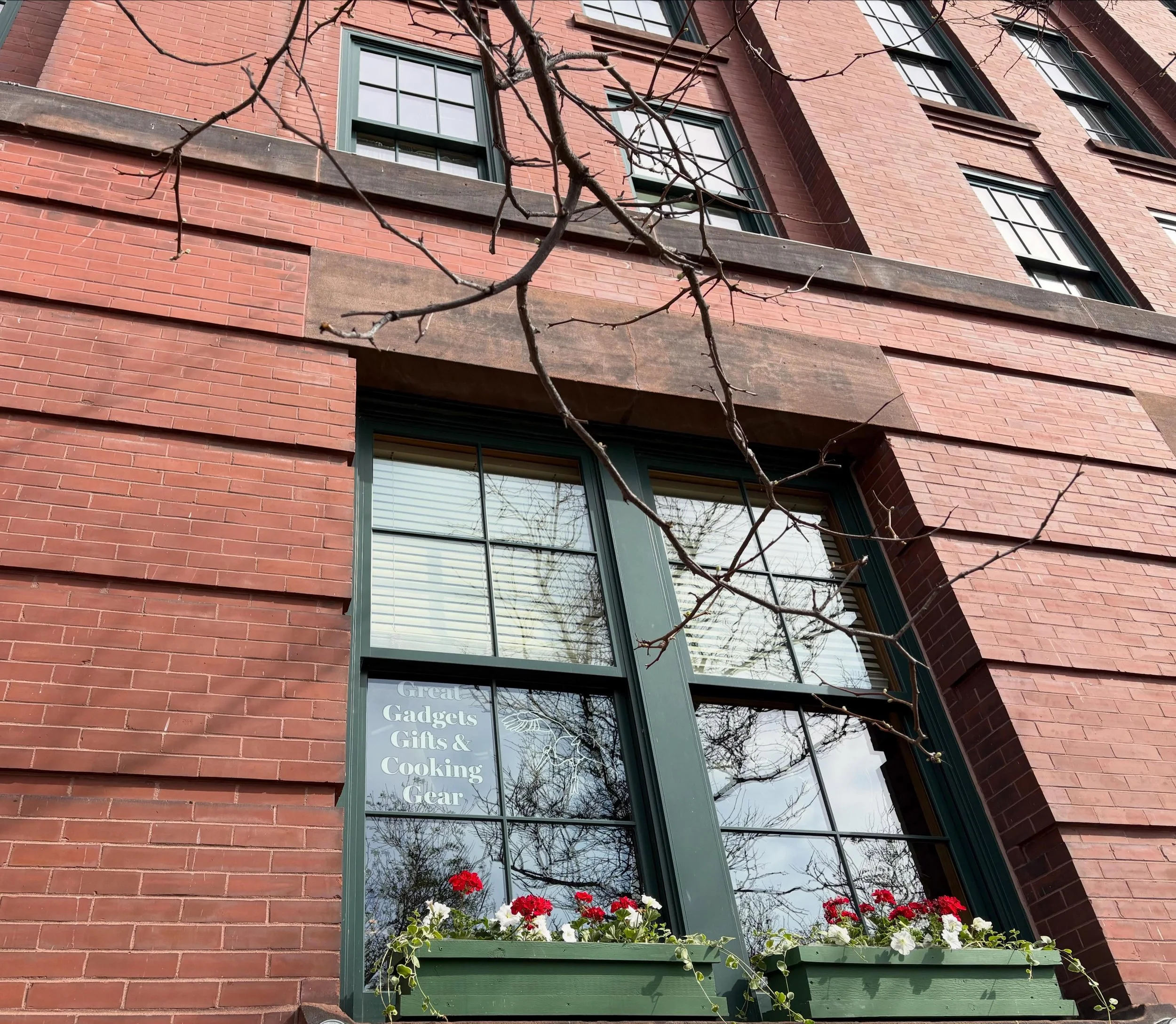 The merchants have done it again! Our traditional flower boxes have filled the marketplace windows. Thank you to all who helped it looks fabulous!