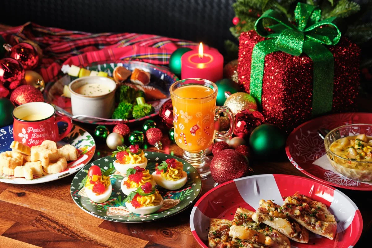 Marlow's-Tavern---Santa-Speakeasy-(East-Cobb-+-Woodstock)-web.jpg