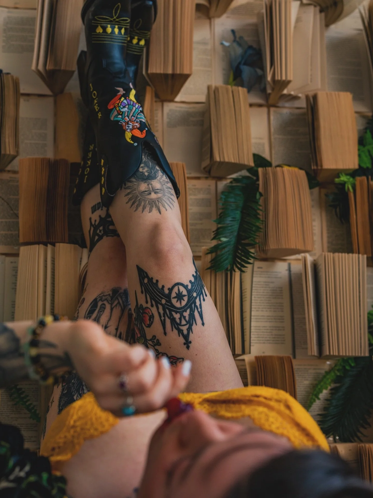 I bloom anyway 🌼 (Love Lost, 2024) 

Always grateful to get a new perspective 🙃📸📚🎶

Gorgeous work by my gorgeous friend and talented photographer, Anna Feeney. @annafeeneyphotography @belleintheframe #stlouis #photography #readmorebooks #inked