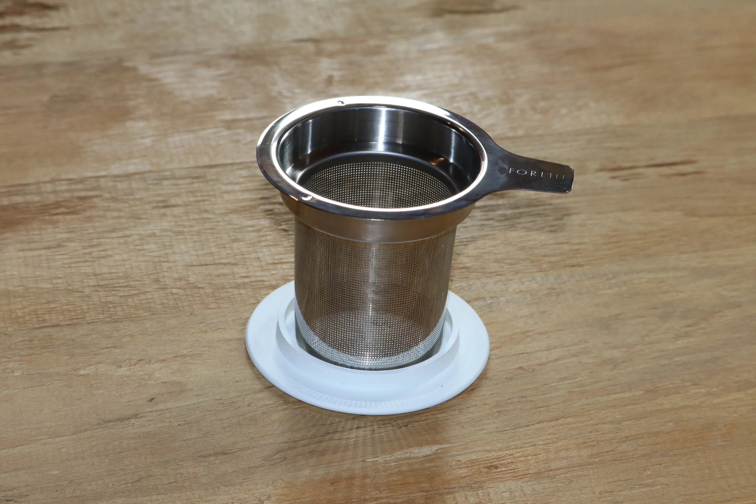 Brew In Mug Extra Fine Tea Infuser with Lid in White