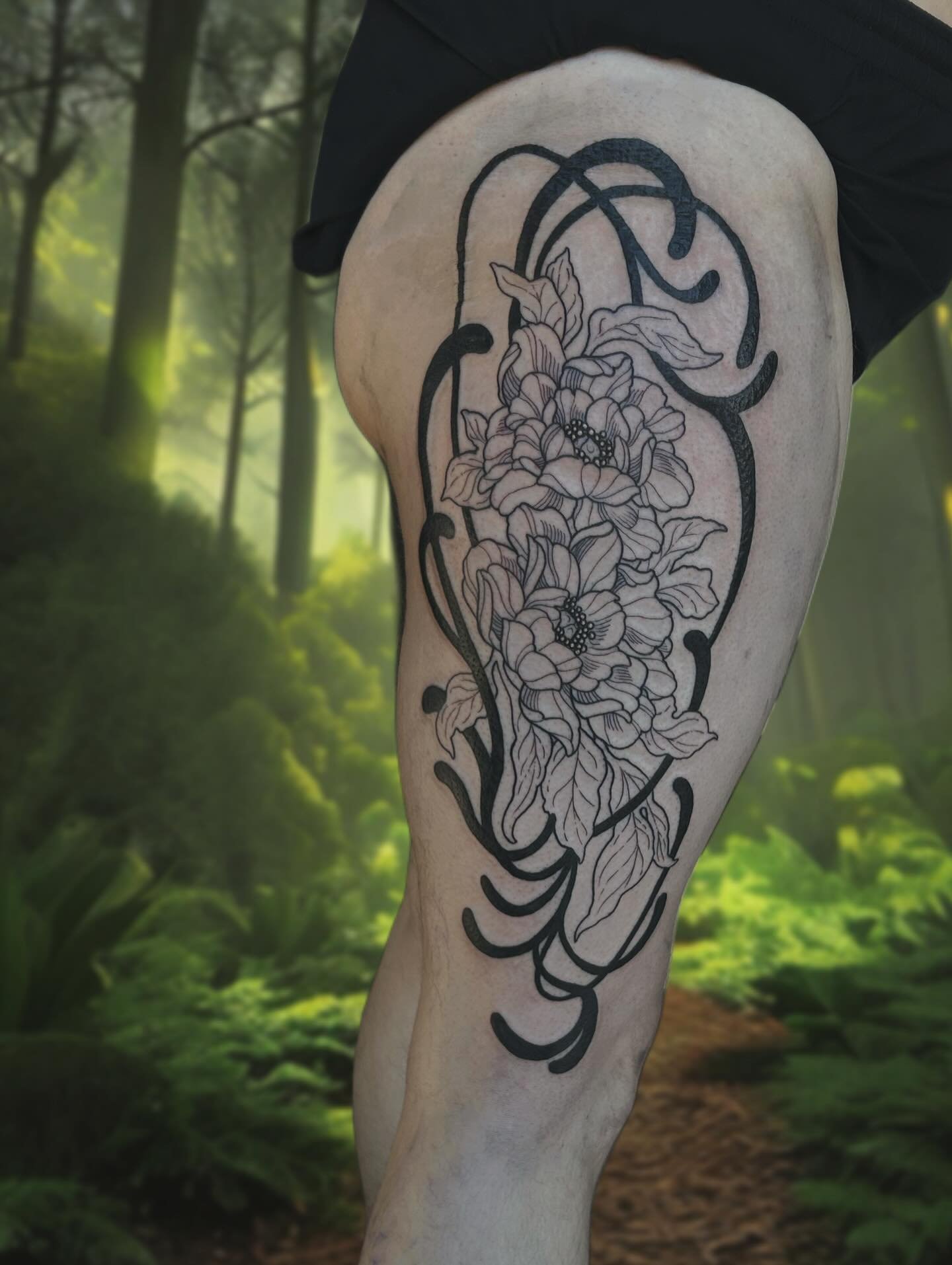 🌼 Session one of a very fun Peony piece from my flash!!! Swirly twirly! Pops of black will forever be my go to, it just looks cool as hell. Big on flower leg pieces right now, as always lol I&rsquo;m having so much fun! I can&rsquo;t wait to bring t