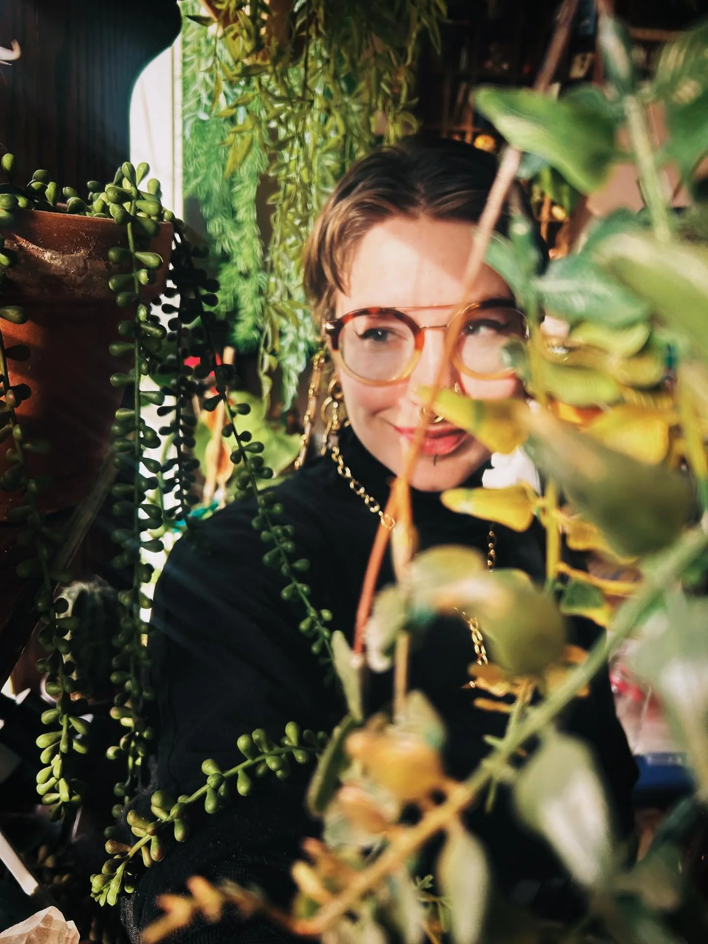 🌱What da hell? Dat me!🌱 Hi I am alive and done pacing my house with a broken heart for two months. 🌱 I&rsquo;ll be back soon! Okay, see you guys later. Fuck 🧊, land back, reparations now, support the whores. Okay kiss kiss!🌱