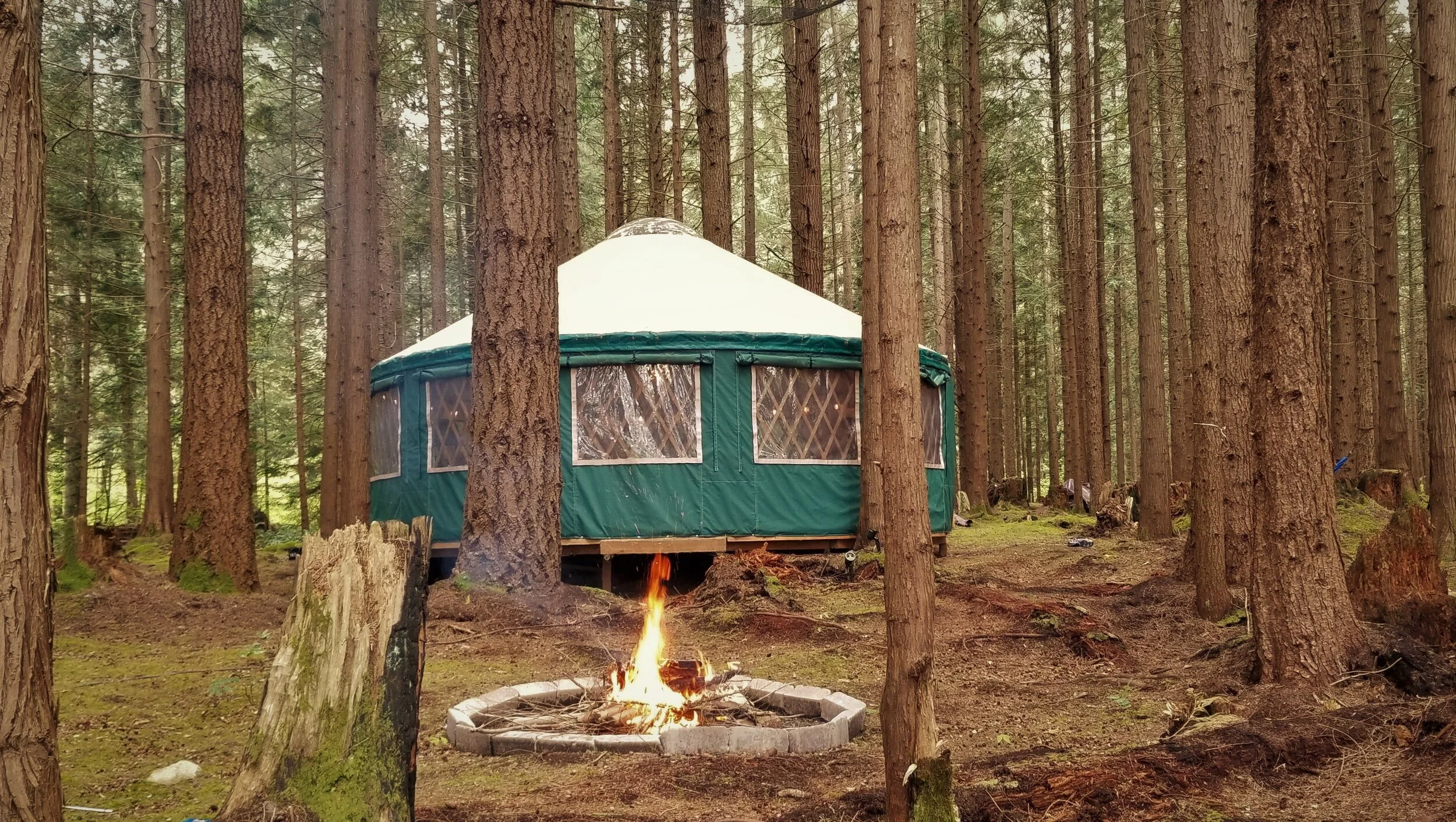 YURT &amp; FIREPIT24’ heated insulated yurt (450 square feet) with conference table and seating for up to 18. Firepit for s’mores or a campfire cookout.