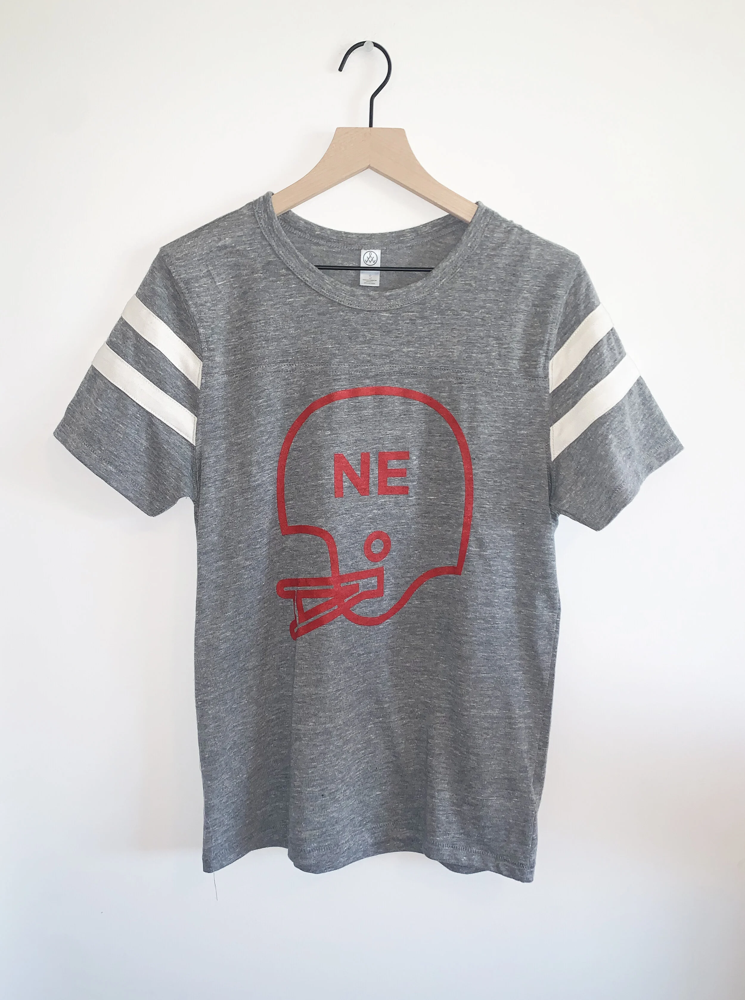 NE Helmet tee in heather grey