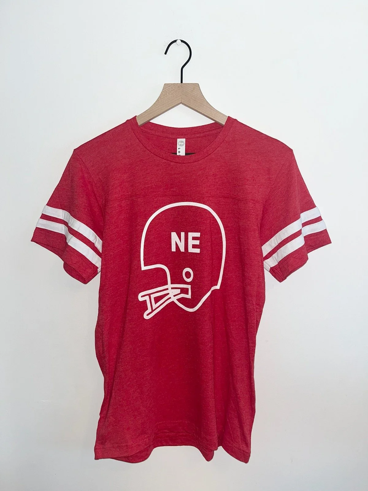 NE Helmet tee in red