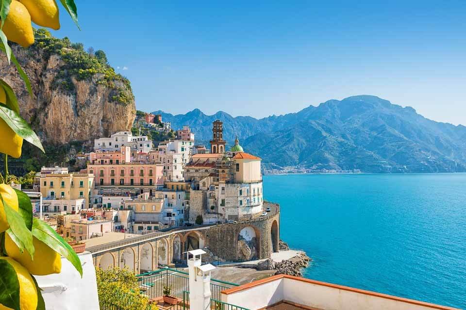 Pizza Place Terrace Overlooking Beautiful Positano Coast Stock